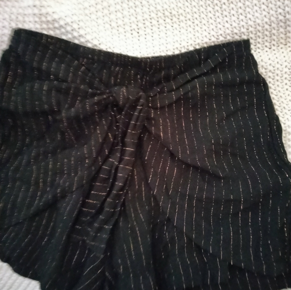 Tori Praver excellent condition shorts  all items marked $10 or less r 10/25 - Picture 3 of 7